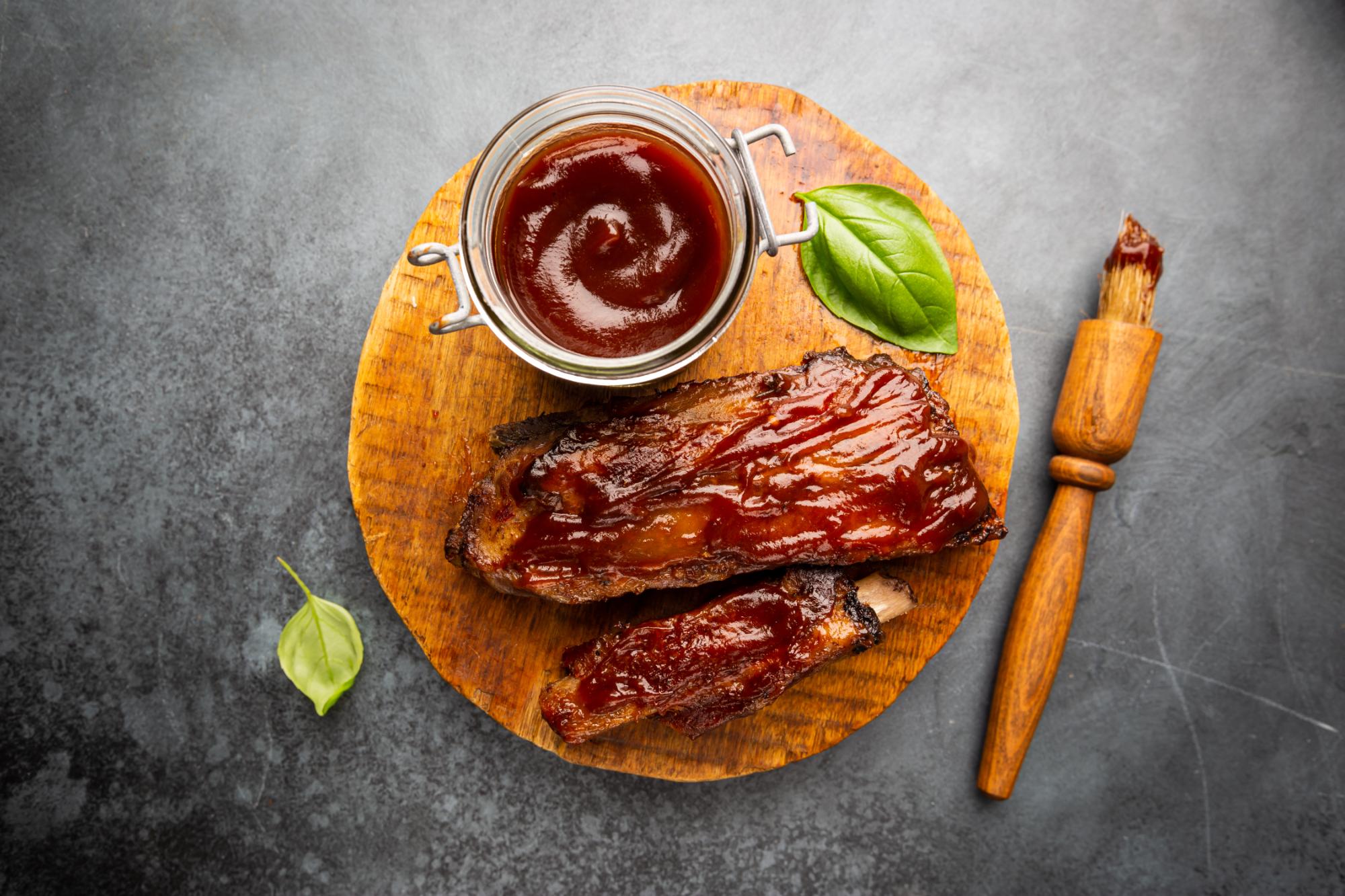 American BBQ Blitz: Smoking Techniques and Sauces Across the States